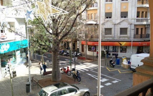 SE ALQUILA. Magnífico local comercial en el centro de Santa Cruz en la calle El Pilar