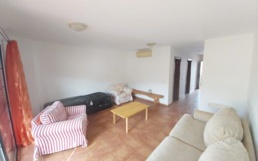 Se alquila precioso adosado en la Hidalga