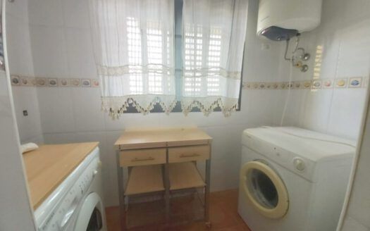 Se alquila precioso adosado en la Hidalga