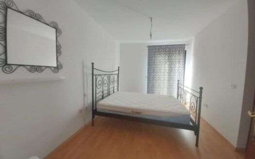 Se alquila precioso adosado en la Hidalga