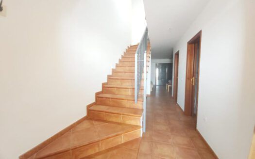 Se alquila precioso adosado en la Hidalga