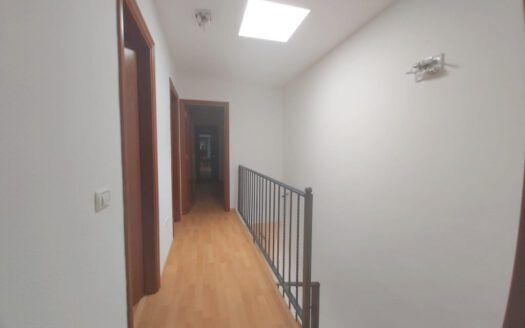 Se alquila precioso adosado en la Hidalga