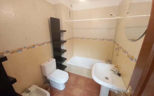 Se alquila precioso adosado en la Hidalga