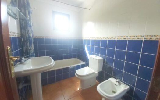 Se alquila precioso adosado en la Hidalga