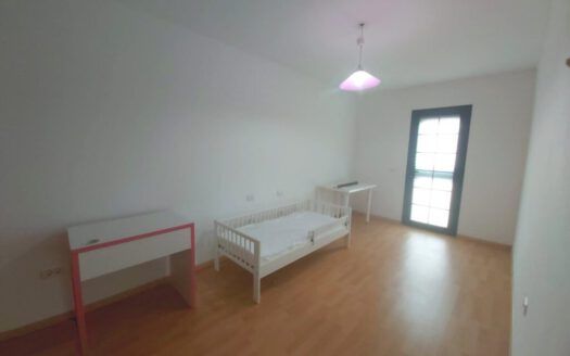 Se alquila precioso adosado en la Hidalga