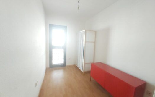 Se alquila precioso adosado en la Hidalga