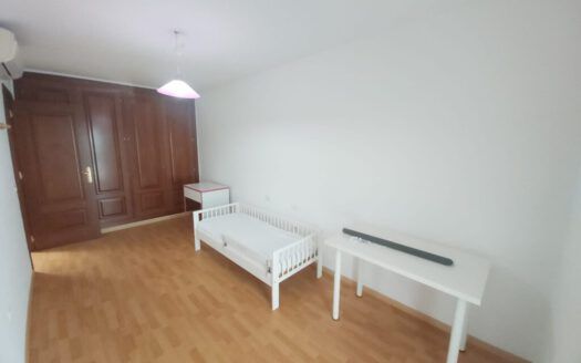 Se alquila precioso adosado en la Hidalga