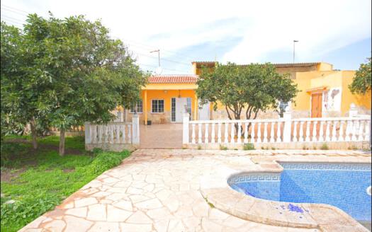 Se vende chalet en Llano del Moro