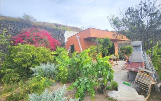 Se vende encantadora casa con terreno en Güímar