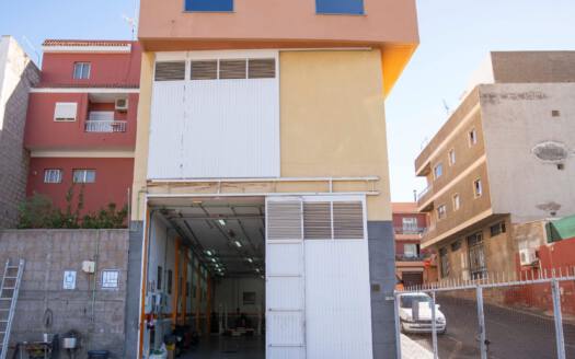 Se vende solar y local de negocios en el centro de Güímar