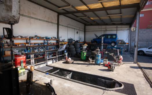 Se vende solar y local de negocios en el centro de Güímar