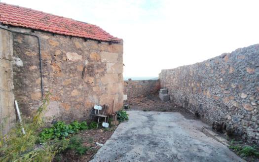 Se alquila local en Arafo