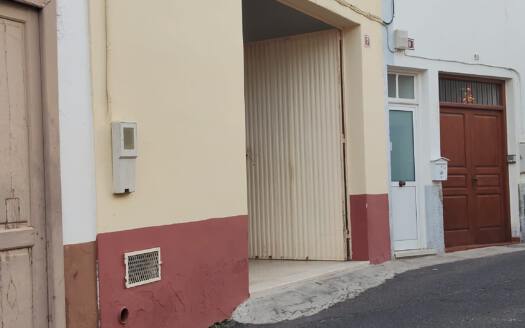 Se alquila local en Arafo