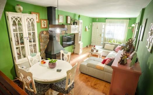 Se vende chalet adosado en La Laguna