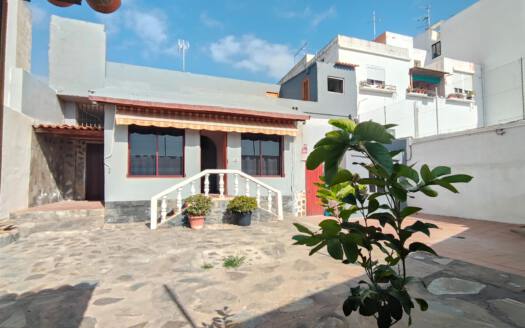 Se vende casa en centro de Güímar